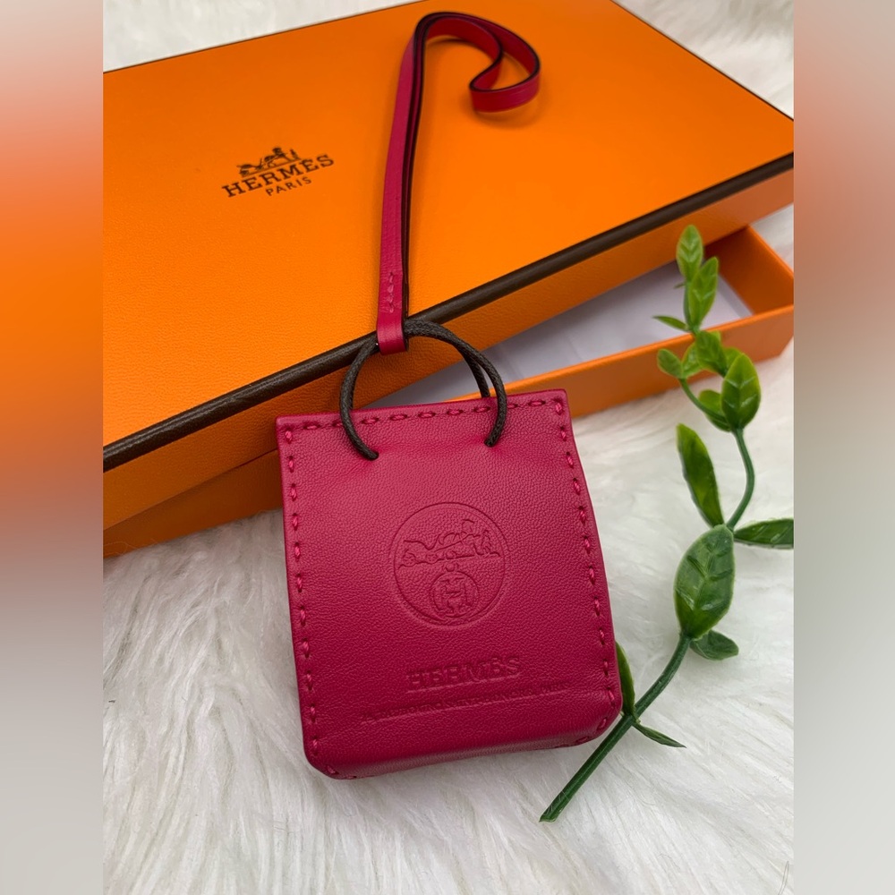 Hermès Bag Charm Hermes
Charm Agneau Milo Lamb Pink Leather Handbag Charm
